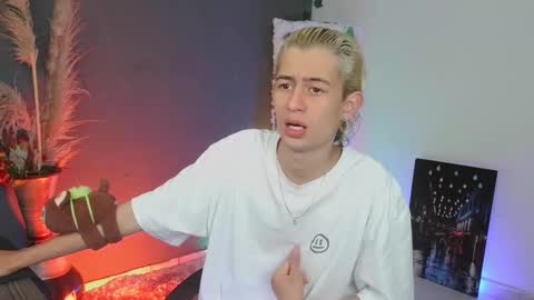 mattias     online show from 10/07/25, 03:14