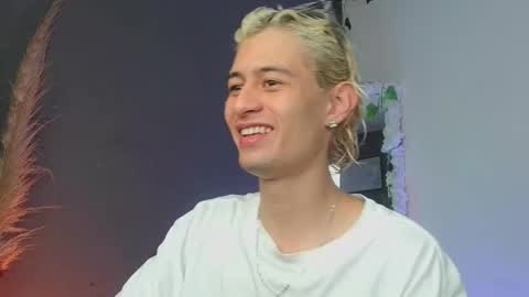 mattias     online show from 10/08/25, 04:32