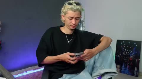 mattias     online show from 10/17/25, 12:08