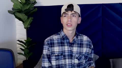 Snapshot of mattideluca chatting on 12/04/24, 11:52 Matti online show from 12/04/24, 11:52