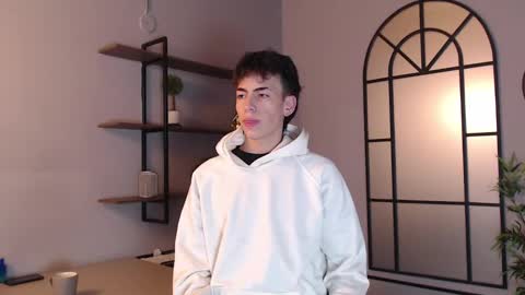 Snapshot of mattideluca chatting on 12/10/24, 11:32 Matti online show from 12/10/24, 11:32