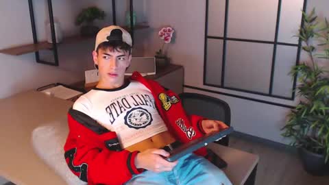 Snapshot of mattideluca chatting on 12/17/24, 11:28 Matti online show from 12/17/24, 11:28