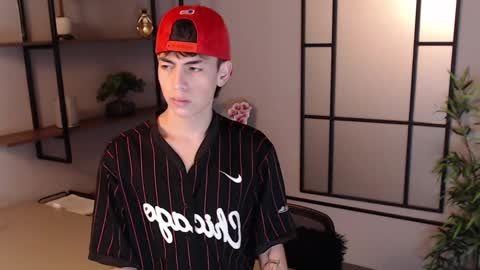 Snapshot of mattideluca chatting on 12/19/24, 11:39 Matti online show from 12/19/24, 11:39