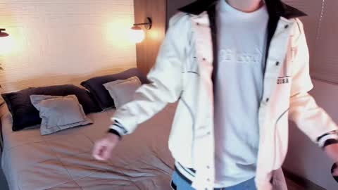 Snapshot of mattideluca chatting on 12/21/24, 11:33 Matti online show from 12/21/24, 11:33