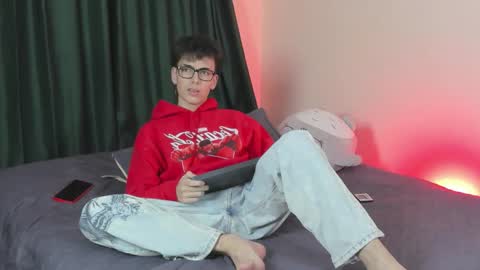 Snapshot of mattideluca chatting on 12/15/25, 04:17 Matti online show from 12/15/25, 04:17