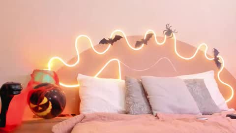 Snapshot of matty_jhons chatting on 10/23/25, 08:29  M A T T Y  online show from 10/23/25, 08:29