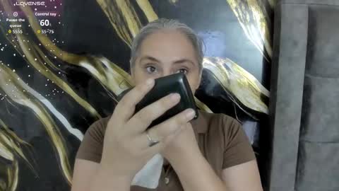 Snapshot of mature_gold chatting on 10/26/25, 12:44 mature_gold online show from 10/26/25, 12:44