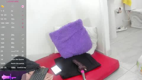 Snapshot of mature_gold1 chatting on 04/16/26, 12:17 danna mature online show from 04/16/26, 12:17
