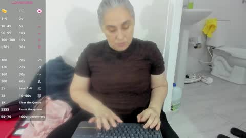Snapshot of mature_gold1 chatting on 04/25/26, 12:30 danna mature online show from 04/25/26, 12:30