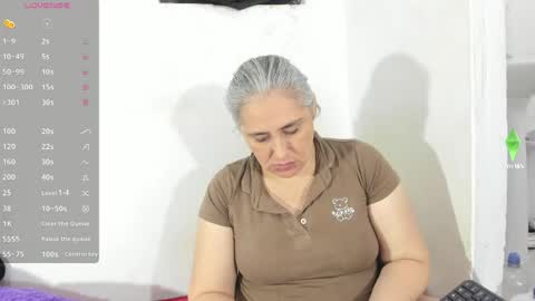 Snapshot of mature_gold1 chatting on 05/11/26, 12:11 danna mature online show from 05/11/26, 12:11