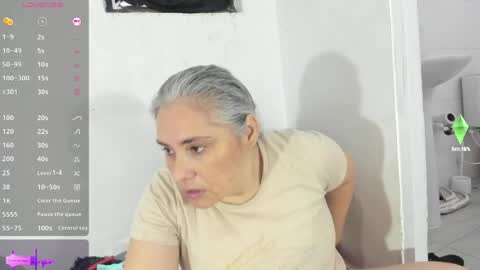 Snapshot of mature_gold1 chatting on 05/15/26, 12:12 danna mature online show from 05/15/26, 12:12