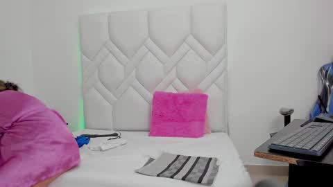 Snapshot of mature_hard_ chatting on 01/21/25, 02:43 ISABEL online show from 01/21/25, 02:43