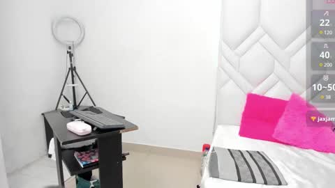 Snapshot of mature_hard_ chatting on 03/07/25, 12:15 ISABEL online show from 03/07/25, 12:15