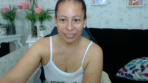 Snapshot of mature_martina_ chatting on 12/19/24, 07:07 Martina online show from 12/19/24, 07:07
