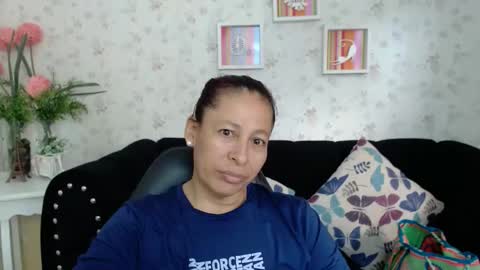 Snapshot of mature_martina_ chatting on 12/19/24, 09:38 Martina online show from 12/19/24, 09:38