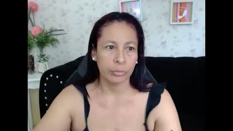 Snapshot of mature_martina_ chatting on 12/22/24, 05:53 Martina online show from 12/22/24, 05:53