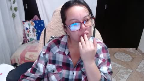 Snapshot of mature_wolf chatting on 12/21/24, 12:49 Sonia online show from 12/21/24, 12:49