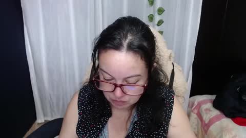 Snapshot of mature_wolf chatting on 12/27/24, 01:50 Sonia online show from 12/27/24, 01:50