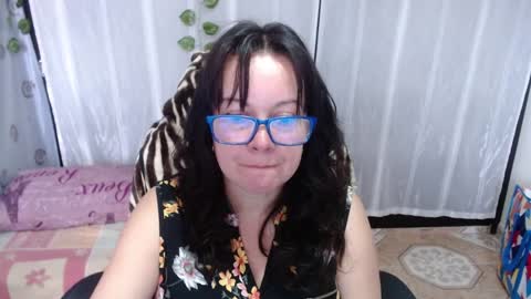 Snapshot of mature_wolf chatting on 01/23/25, 04:15 Sonia online show from 01/23/25, 04:15