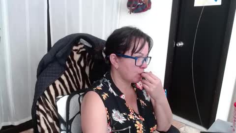 Snapshot of mature_wolf chatting on 01/23/25, 08:45 Sonia online show from 01/23/25, 08:45
