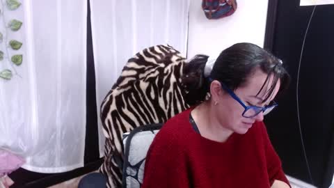 Snapshot of mature_wolf chatting on 01/25/25, 04:03 Sonia online show from 01/25/25, 04:03