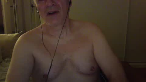 Snapshot of maturehotman chatting on 12/20/24, 06:40 maturehotman online show from 12/20/24, 06:40