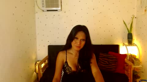 Snapshot of maturity_mommy_intown chatting on 09/20/25, 05:03 maturity_mommy_intown online show from 09/20/25, 05:03