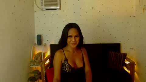 Snapshot of maturity_mommy_intown chatting on 10/04/25, 11:03 maturity_mommy_intown online show from 10/04/25, 11:03