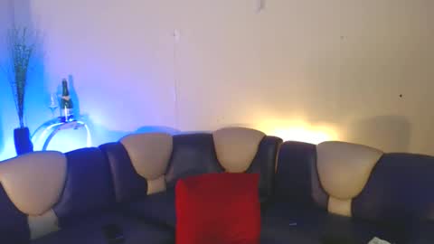 Snapshot of maturity_mommy_intown chatting on 10/25/25, 09:42 maturity_mommy_intown online show from 10/25/25, 09:42