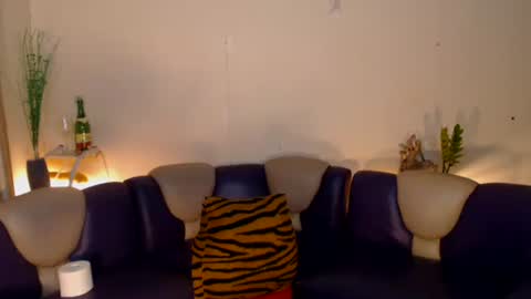 Snapshot of maturity_mommy_intown chatting on 11/05/25, 06:46 maturity_mommy_intown online show from 11/05/25, 06:46