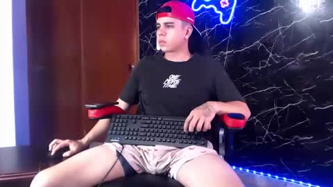 Matias online show from 01/08/25, 01:41