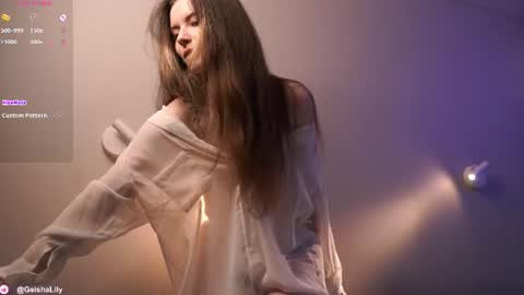 Lily online show from 07/19/26, 04:22