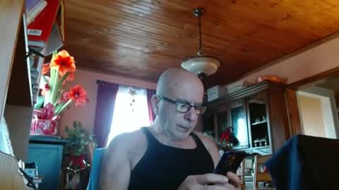 Snapshot of mauriceandre chatting on 01/04/25, 01:53 Maurice online show from 01/04/25, 01:53