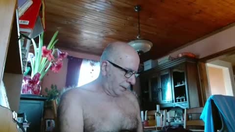 Snapshot of mauriceandre chatting on 01/10/25, 02:34 Maurice online show from 01/10/25, 02:34