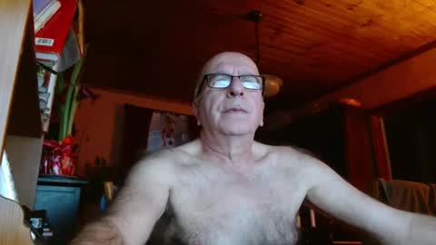 Snapshot of mauriceandre chatting on 01/13/25, 11:52 Maurice online show from 01/13/25, 11:52
