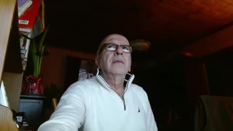 Snapshot of mauriceandre chatting on 01/15/25, 10:13 Maurice online show from 01/15/25, 10:13