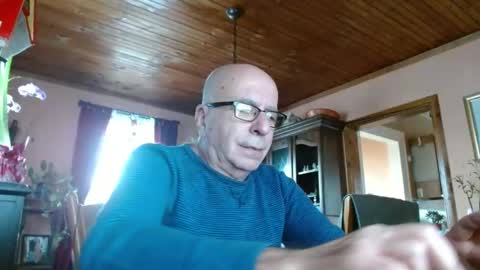 Snapshot of mauriceandre chatting on 01/25/25, 01:52 Maurice online show from 01/25/25, 01:52