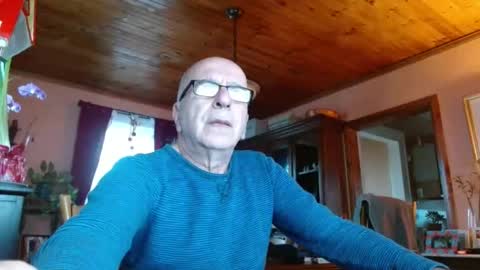Snapshot of mauriceandre chatting on 01/26/25, 12:43 Maurice online show from 01/26/25, 12:43