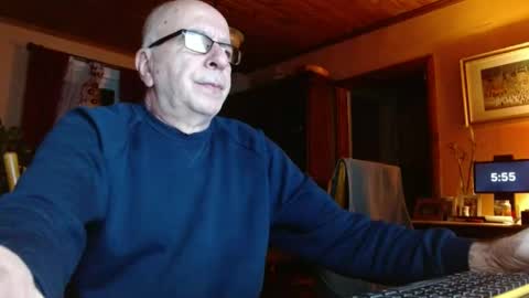 Snapshot of mauriceandre chatting on 01/29/25, 10:53 Maurice online show from 01/29/25, 10:53