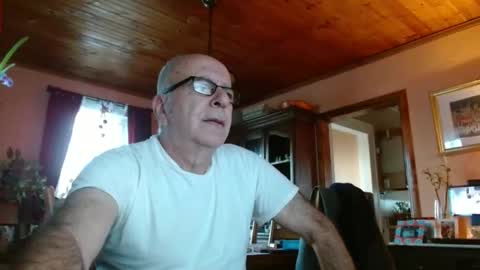 Snapshot of mauriceandre chatting on 02/10/25, 01:01 Maurice online show from 02/10/25, 01:01