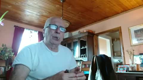 Snapshot of mauriceandre chatting on 02/10/25, 04:36 Maurice online show from 02/10/25, 04:36