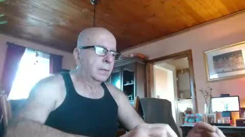 Snapshot of mauriceandre chatting on 02/21/25, 02:16 Maurice online show from 02/21/25, 02:16