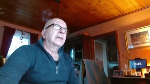 Snapshot of mauriceandre chatting on 02/23/25, 11:44 Maurice online show from 02/23/25, 11:44
