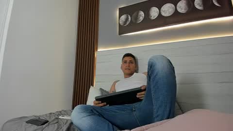 Snapshot of mauro_boy chatting on 06/11/26, 12:32 mauro_boy online show from 06/11/26, 12:32