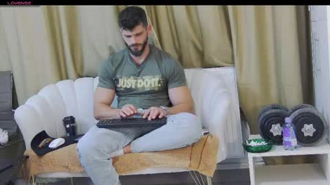 mauro_real_man online show from 10/25/25, 05:08