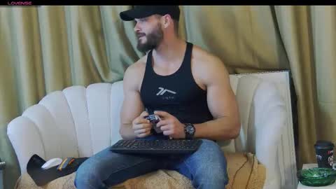 mauro_real_man online show from 10/30/25, 06:41