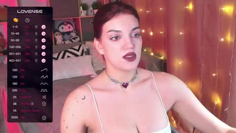 Snapshot of mavis_crystal chatting on 12/16/24, 12:48 Mavis online show from 12/16/24, 12:48