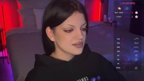 Snapshot of mavis_crystal chatting on 11/24/25, 11:15 Mavis online show from 11/24/25, 11:15