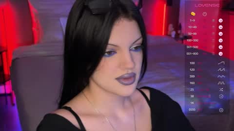 Snapshot of mavis_crystal chatting on 11/30/25, 07:29 Mavis online show from 11/30/25, 07:29