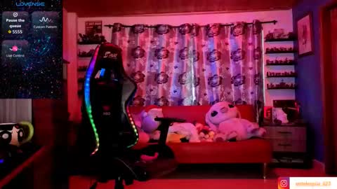 Hilary online show from 12/19/25, 10:17